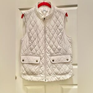Croft & Barrow Quilted White Vest
SIZE XL    **Great Condition**